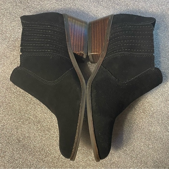 Lucky Brand Womans LP Folley Booties Size 7.5 38 Black Suede Leather Pull on - Picture 2 of 11